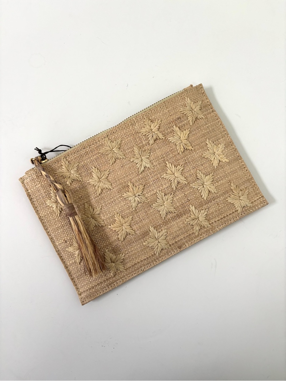 KAYU Star Beige Woven Straw Clutch NWT Natural Zip-Closure Tassel